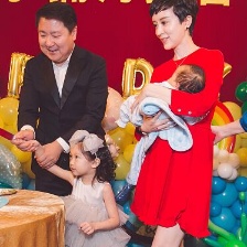 金巧巧兒子滿月宴 女兒獲爾冬升劉偉強輪番抱
