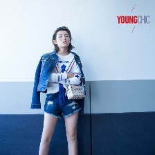 實(shí)力小花張子楓街拍大片  造型百變化身酷girl