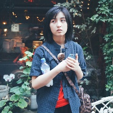張子楓現(xiàn)身日本街頭 化身日系美少女古靈精怪