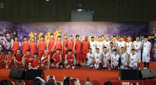 马布里懒理首钢阻挠传闻 与王阳明高以翔秀球技