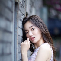 江铠同曝自由漫步大片 恬静唯美诠释清凉一夏