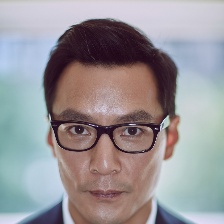 該嫁的男人!吳彥祖戴眼鏡儒雅 年齡漸長(zhǎng)更顯魅力
