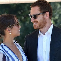 外媒曝"法鲨""坎妹"下月大婚!相识三年修成正果