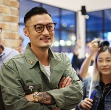 一天四通告还要"带孩子" 网友:请对余文乐好一点