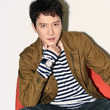 隨性瀟灑！馮紹峰秋冬大片曝光 演繹都市輕熟男