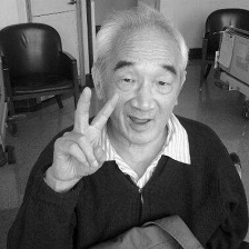 "永远的阿Q"严顺开告别仪式 亲属坐轮椅低头垂泪