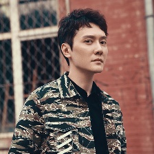 馮紹峰女友視角寫真曝光 完美演繹時(shí)尚多樣熟男