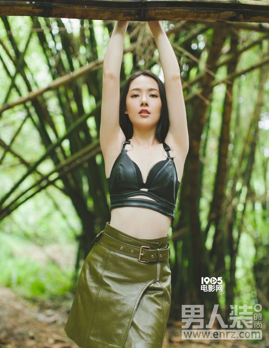郭碧婷《男人装》玩大尺度 雪白肌肤秀极致性感