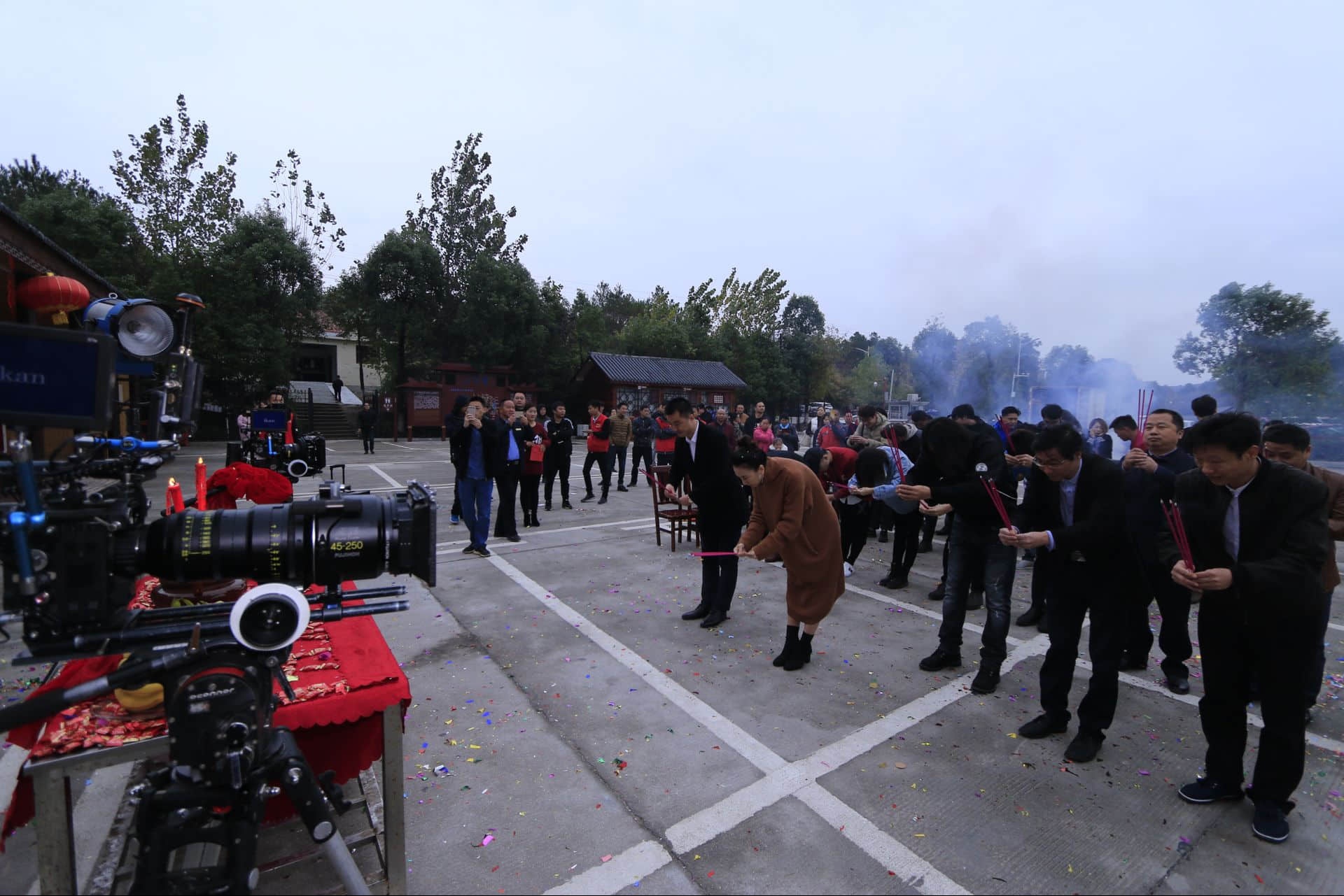 院线电影《陌生的旅人》在湖南岳阳平江石牛寨
