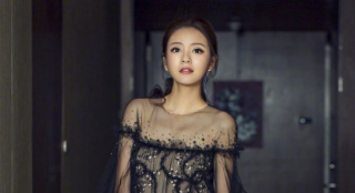 安以軒低胸紗裙亮相維密秀 造型百變秀性感美腿