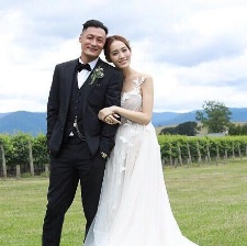 余文乐王棠云婚照甜蜜 他终于找到现实中的春娇！