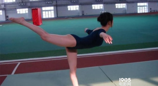 李小璐九年前青澀照曝光 穿連體褲秀逆天大長腿