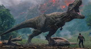 《侏罗纪世界2》首曝预告 恐龙集体暴走帕帕狂奔