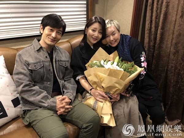 殷桃《你迟到的许多年》杀青 回归初心不舍莫