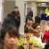 何潔近日現(xiàn)身機(jī)場 怒斥跟拍記者：哪家媒體的！