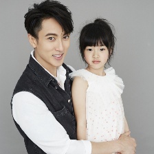 吳尊和女兒最新寫真 Neinei白裙甜美可愛公主范足