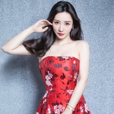 柳岩着红色抹胸裙俏皮可爱 蜂腰美胸露迷人笑容