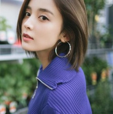 娜扎最新寫真文藝感十足 置身“花房”似鄰家少女