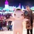 杨祐宁携《捉妖记2》走进冰雪大世界 秒变东北人