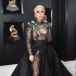 Lady Gaga曳地长裙惊艳格莱美 举手投足宛如女王
