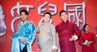 馮紹峰挺大肚亮相《女兒國》首映 顛覆演繹新唐僧