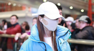 李小璐夜宿風波后首度現(xiàn)身 全身包棉衣不敢露臉