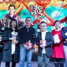 《捉妖記2》首日預(yù)售票房1.6億 梁朝偉大連喂鴿子