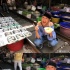 蔡少芬“人日”庆生 蹲在菜市场大吃美食接地气