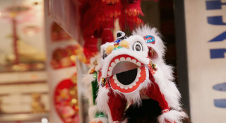 吳磊新照捕捉乖萌可愛小表情 紅紅火火年味十足