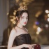 迪麗熱巴亮相米蘭時(shí)裝周 黑裙女王優(yōu)雅皇冠吸睛