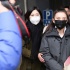 宋祖兒素顏現(xiàn)身北電藝考初試 暖心攙扶摔倒記者