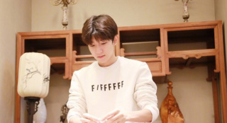 巧了!工作室400万福利王源表演包汤圆 庆元宵佳节