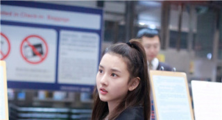 宋祖兒機場變身運動少女 半扎馬尾少女感滿屏