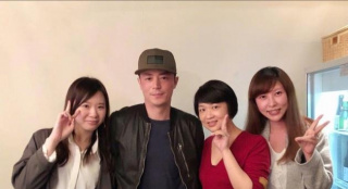 網(wǎng)友路遇霍建華并合影 滿臉通紅疑似酩酊大醉