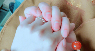 安以軒曬照慶結(jié)婚一周年 截圖中陳喬恩成功搶熱評(píng)
