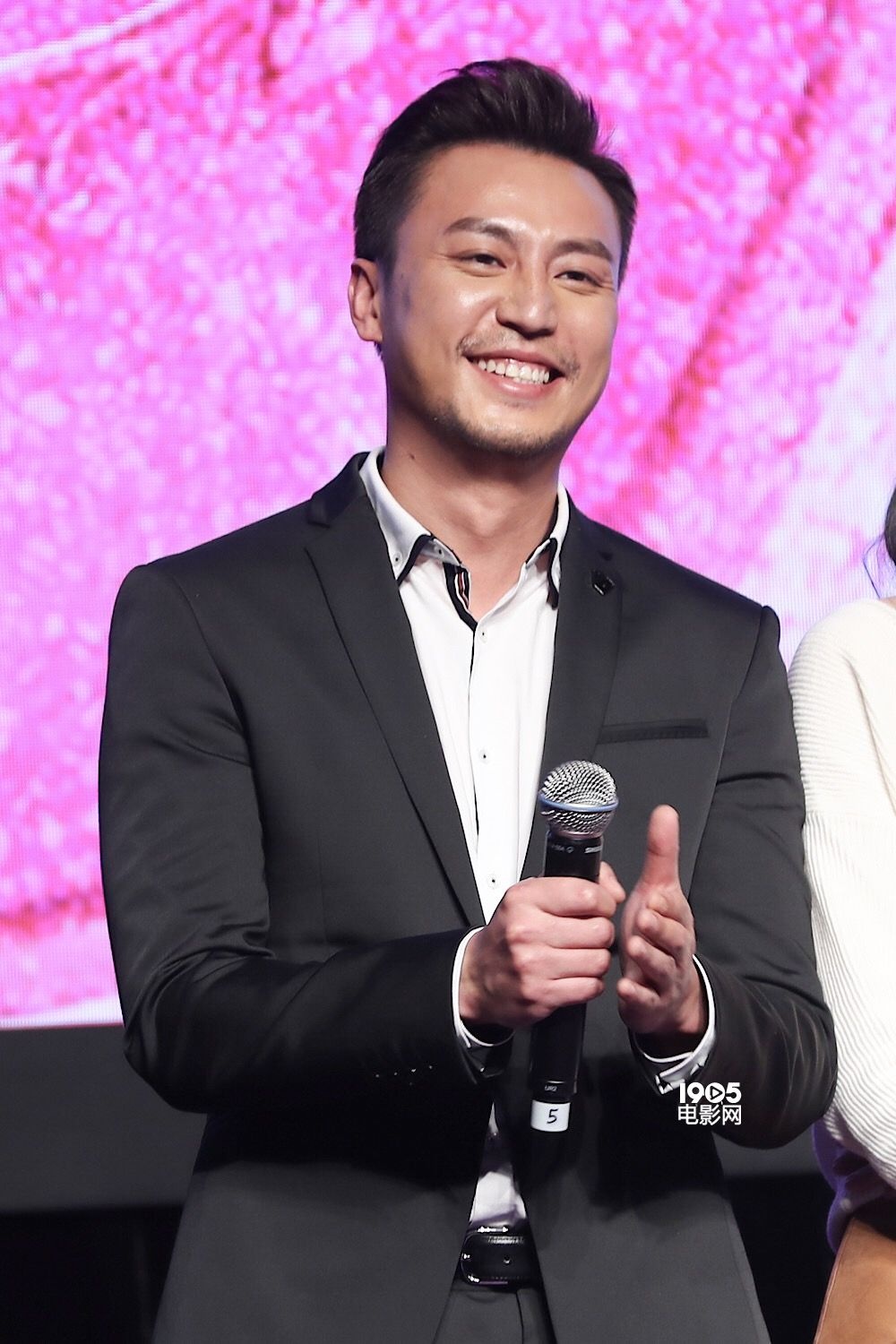数码中国2018片单曝光 胡杏儿产后复工搭档张智霖显示 张建声