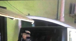 竇靖王菲同被偶遇 一個(gè)變黑公主表情包一個(gè)似大片