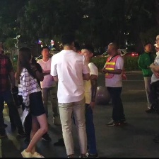 什么情況？網(wǎng)友深夜偶遇 王曉晨韓庚街頭熱聊