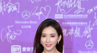 林志玲亮相北影節(jié)紅毯 裸色長(zhǎng)裙盡顯優(yōu)雅風(fēng)情萬(wàn)種