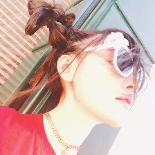 “太子妃”張?zhí)鞇?ài)曬初春寫(xiě)真 紅色上衣俏皮感爆棚