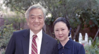 瓊瑤宋詞回?fù)粽煞蚯捌?被指"小三"關(guān)評(píng)論稱忙工作