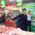 郎朗帶媽媽買菜引圍觀 “天價(jià)雙手”腌酸菜都優(yōu)雅