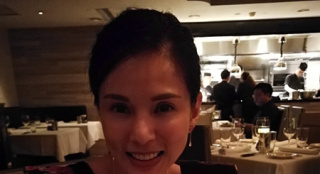 李若彤分享美食笑意盈盈 風(fēng)采依舊人比甜品還甜