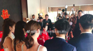 付辛博穎兒大婚曝路透照 禮服超喜慶大做俯臥撐