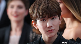 王源戛纳收获颇丰与霉霉男友同框 登红毯面容憔悴