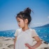 最小嘉宾阿拉蕾出征戛纳 海边写真宛如童话公主