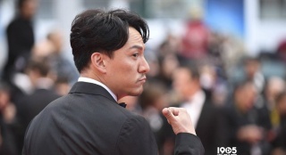 張震亮相《燃燒》戛首映禮紅毯 這個(gè)評(píng)審有點(diǎn)萌！