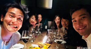彭于晏崔始源聚餐合影 兩口大白牙被笑有夫妻相