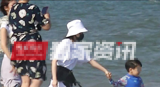 王子文六一帶神秘小男孩海邊游玩 隱婚生子被重提
