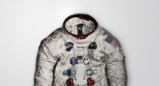 《登月第一人》曝概念海报 宇航服、航天器登场